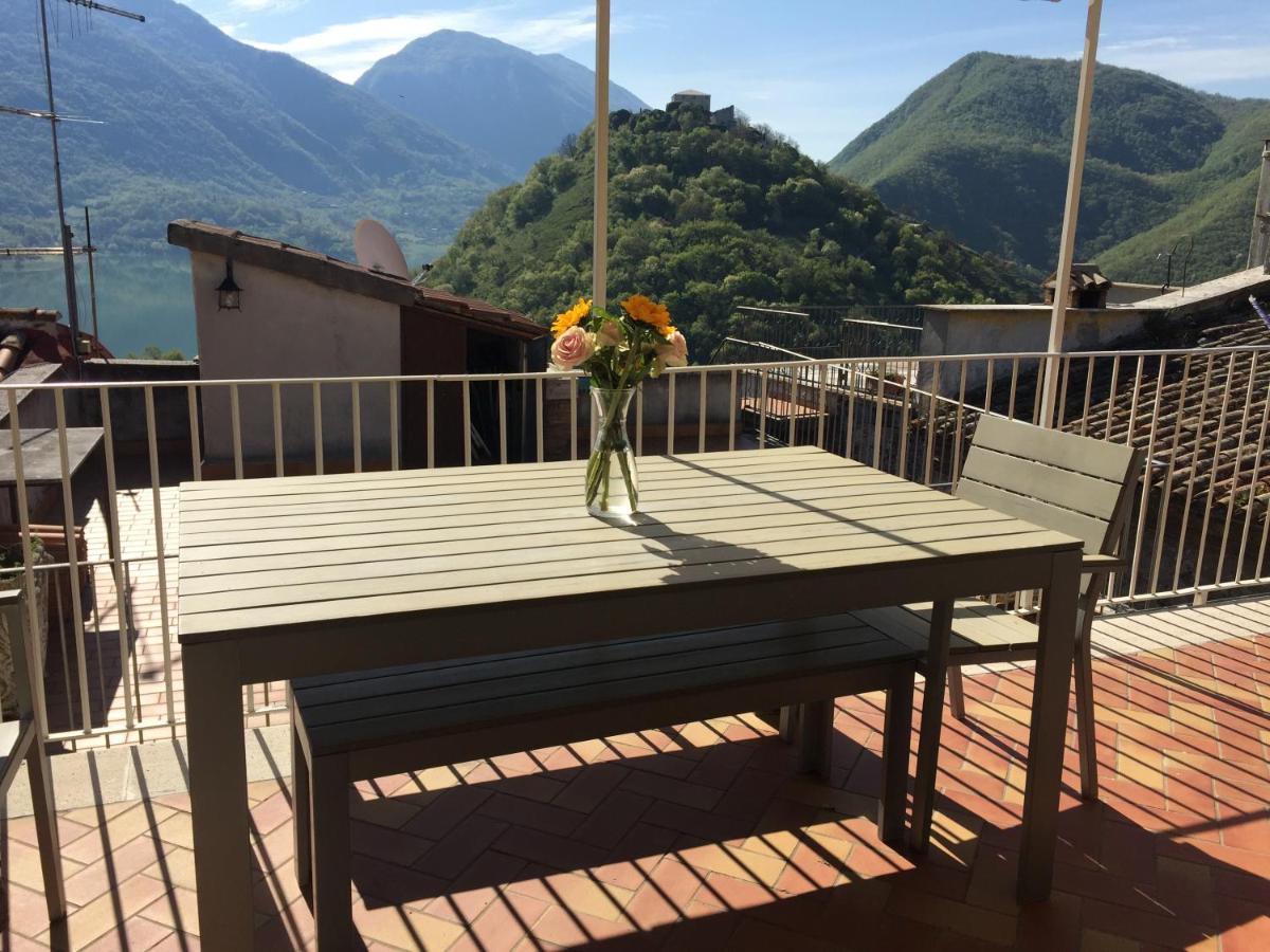 Stanza Privata In Attico Con Terrazza - Lakeholiday It Castel di Tora Εξωτερικό φωτογραφία